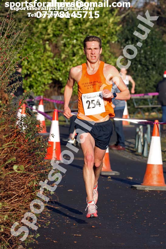 Saltwell Harriers 10k Road Race, Gateshead. Photo:  David T. Hewitson/Sports for All Pics